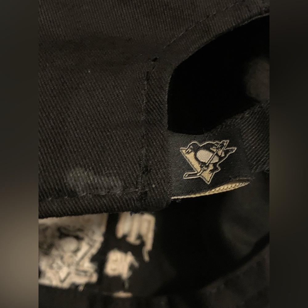 Pittsburgh Penguins hat - Picture 5 of 8
